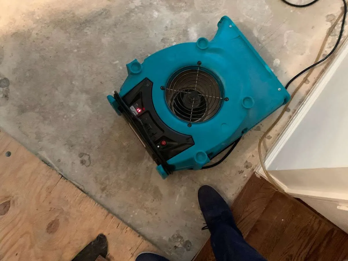 Air mover drying subfloor during Commercial Water Damage Restoration in Lincoln Village