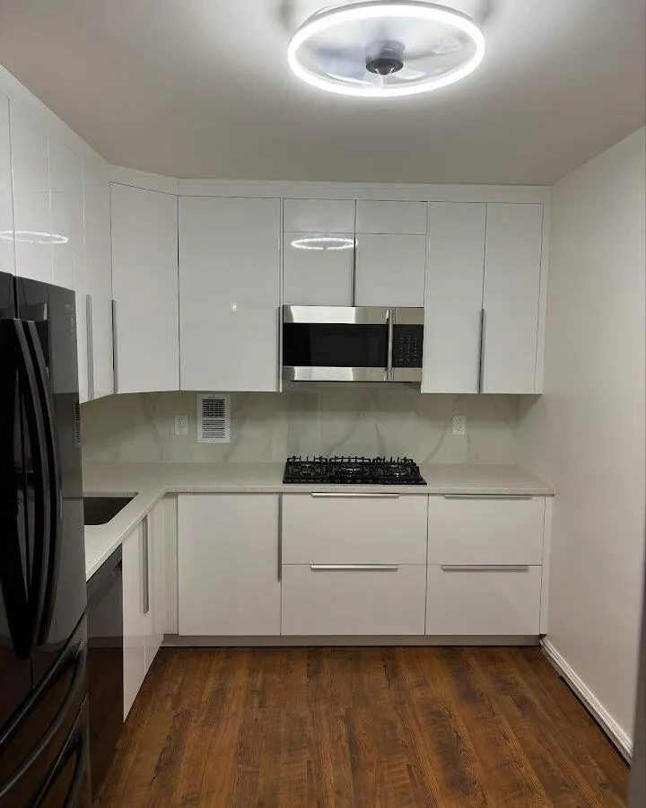 Renovated kitchen with quartz countertops in Lincoln Village